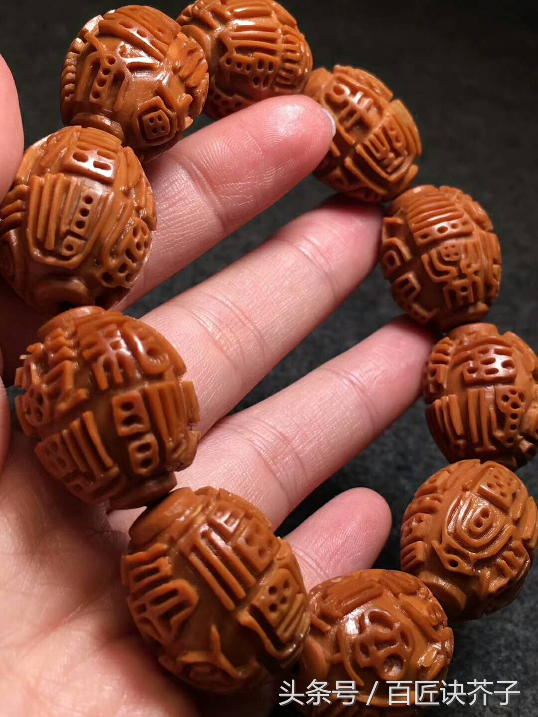 镂空雕的橄榄核雕怎么盘玩视频,娜姐说文玩全集