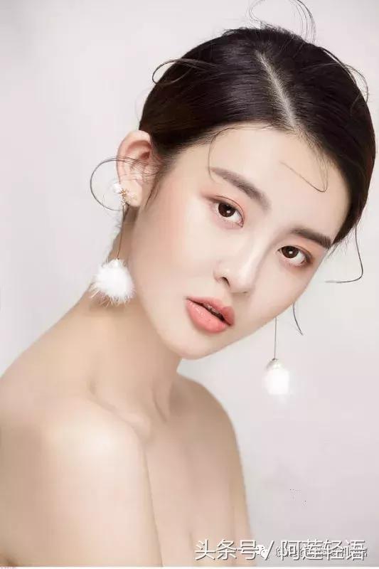 临沂这家店订购婚纱礼就赠送婚礼跟妆！还有定制充电宝赠送哦