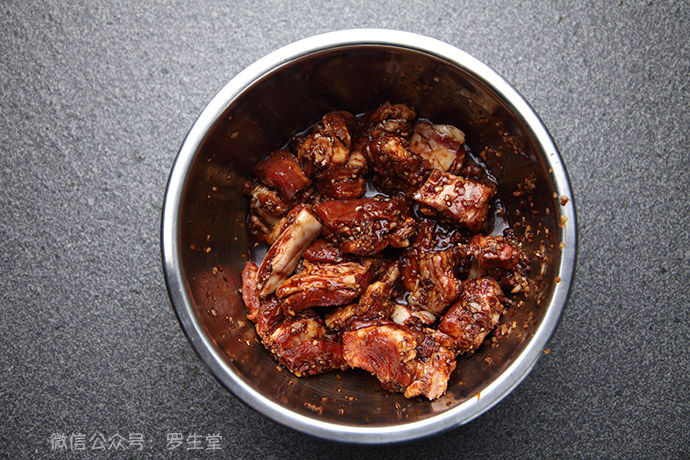 粉蒸排骨怎么做才会干,粉蒸排骨怎么做软烂不柴