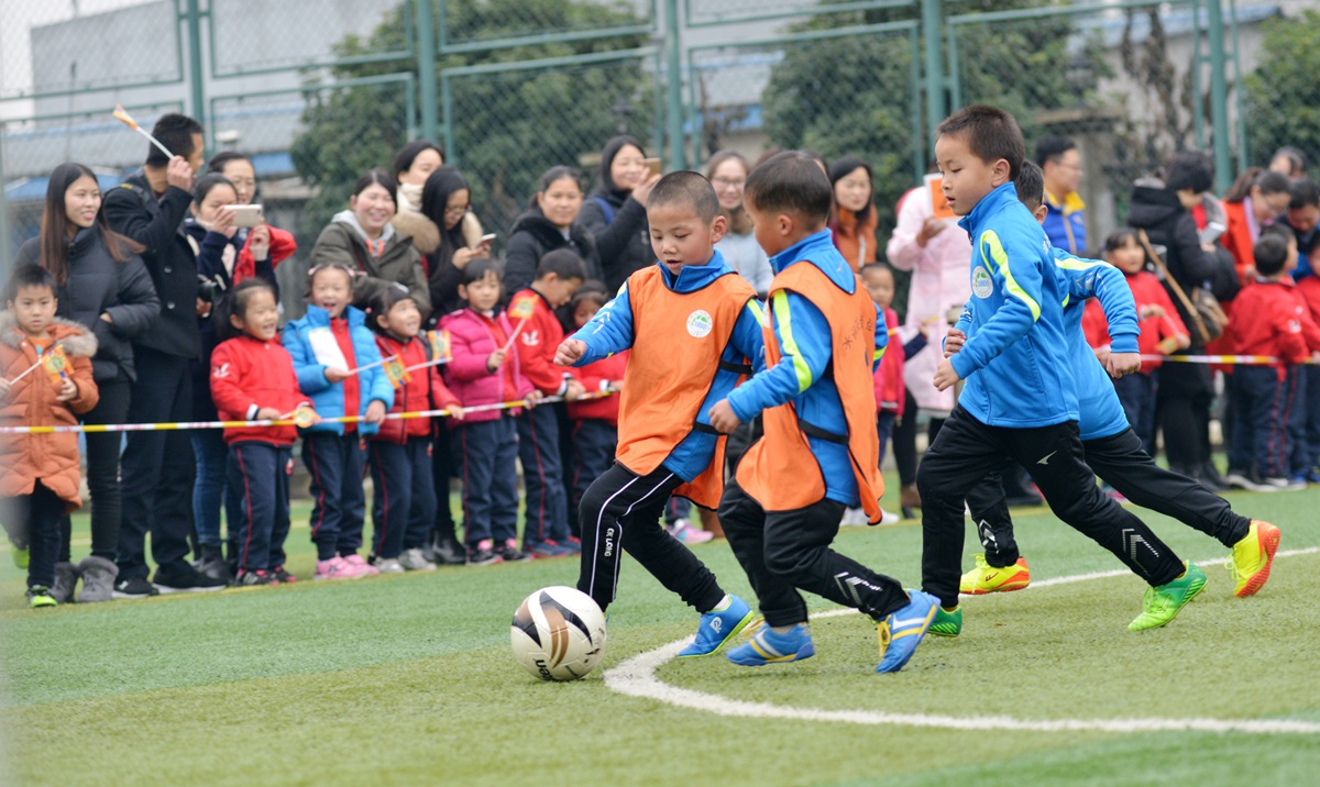 江苏太仓：“香花娃娃”显风采校园足球彰魅力