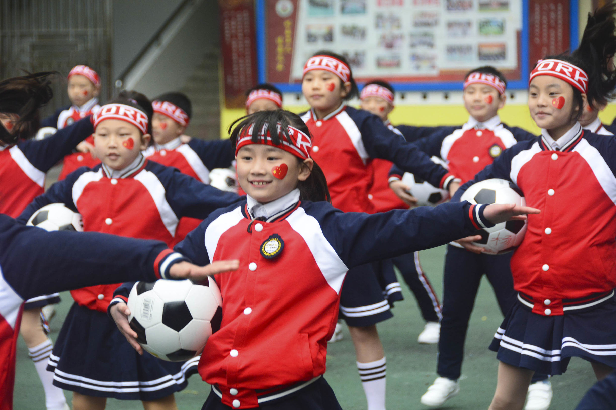 三小校运会啦啦操,巴中市巴州区三小足球操