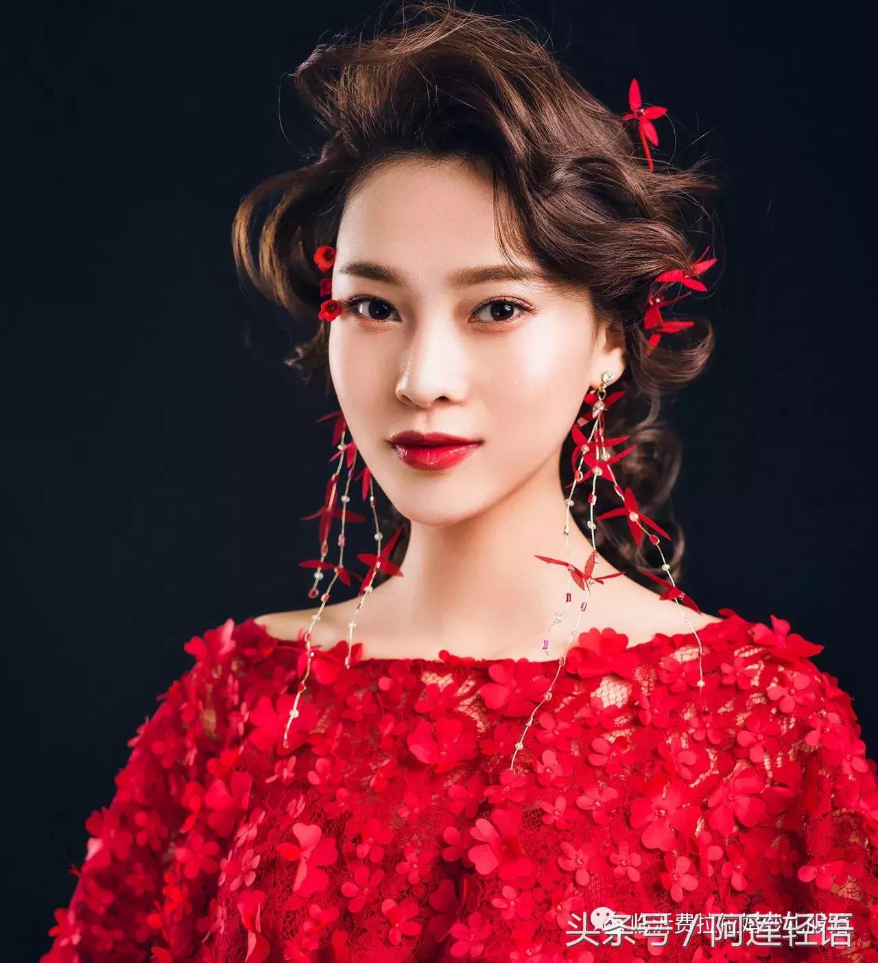 临沂这家店订购婚纱礼就赠送婚礼跟妆！还有定制充电宝赠送哦