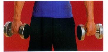 哑铃练胸的正确锻炼方法视频,正确使用哑铃健身的方法