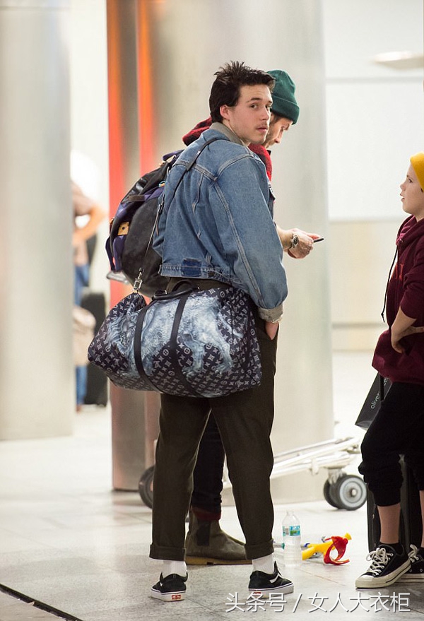 贝克汉姆和维多利亚出街,机场保安护送明星