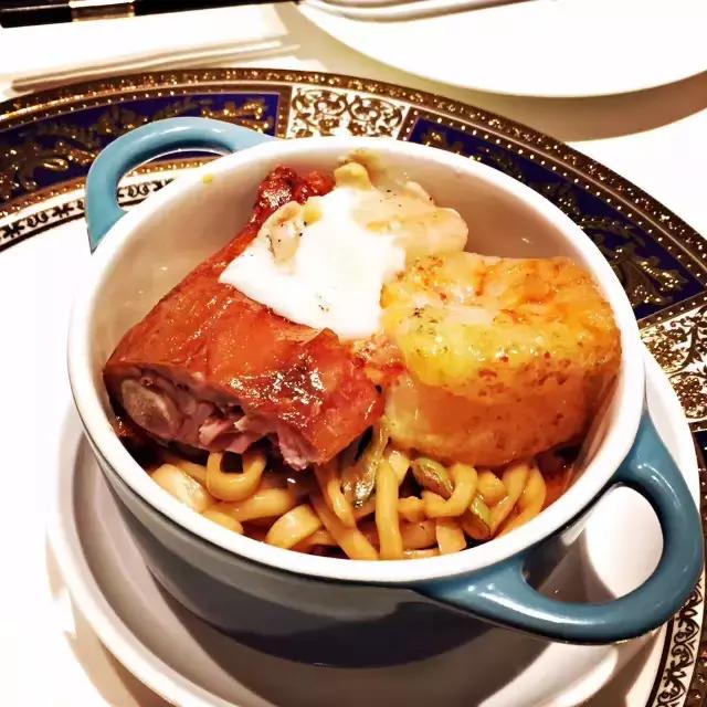 夜深吃一碗面的高级文案,深夜来一碗热乎面