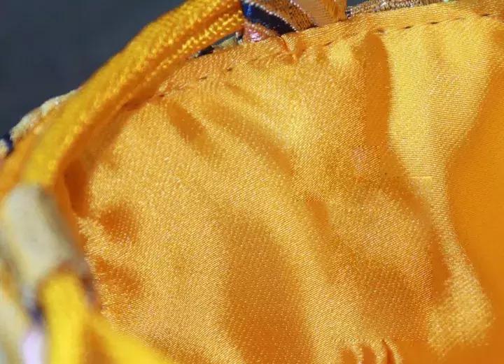 茶叶圈里有很多品茗杯袋，但是用云锦工艺做的不多！