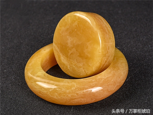 鸡油黄蜜蜡好还是鸡油红的蜜蜡好,鸡油黄蜜蜡盘玩后会变成鸡油红吗