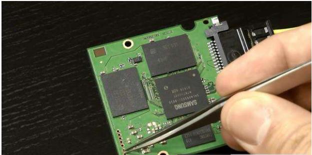 固态硬盘掉帧怎么回事,移动固态硬盘老是掉盘