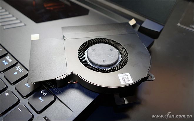 谁说超薄本不能流畅吃鸡？这款宏碁掠夺者Triton700表示不服！