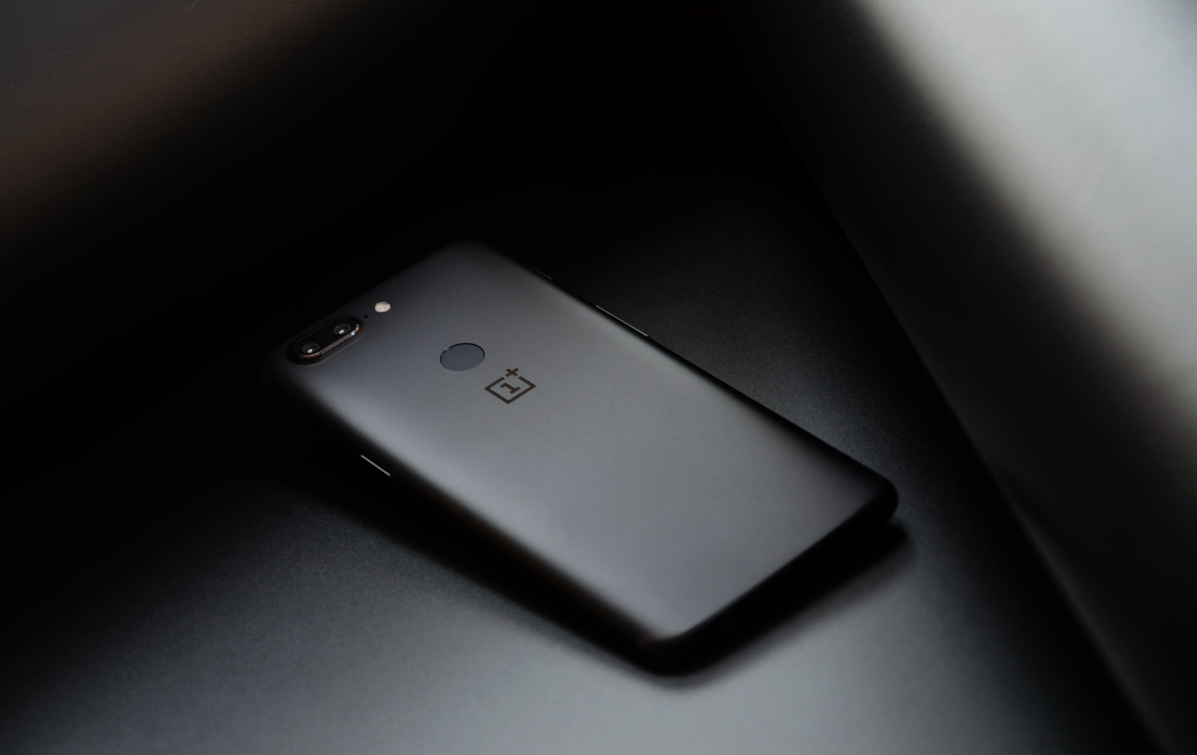 一加新旗舰手机一加5t上手体验,一加5t手机最新曝光