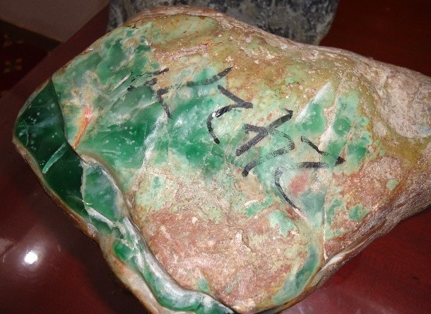 收破烂小伙得一千万,收破烂小伙买石头