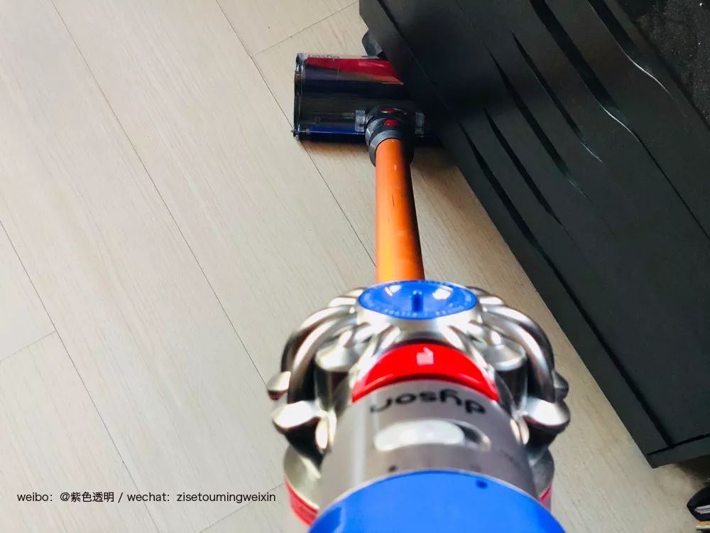 戴森吸尘器v8灰尘盒不顺滑,戴森v7吸尘器吸不起来灰尘