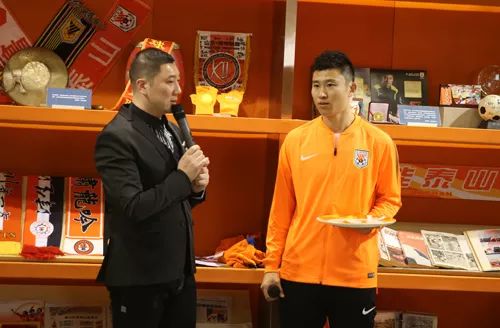 鲁能泰山球迷一代人的回忆,球迷文化看台现场