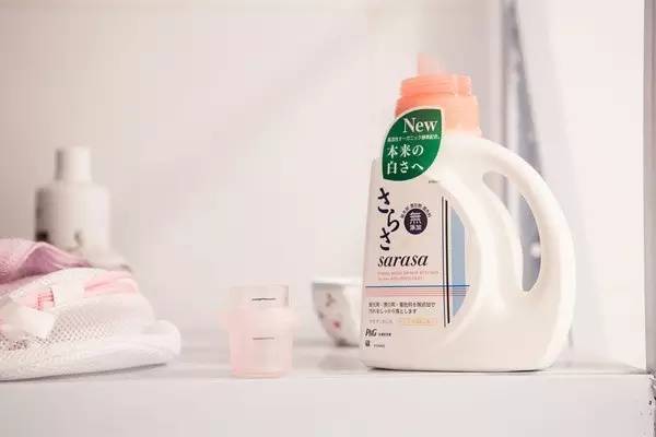 天王嫂带小女儿逛街,天王嫂带女儿逛街