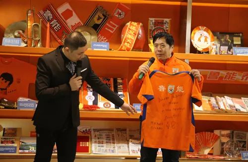 鲁能泰山球迷一代人的回忆,球迷文化看台现场