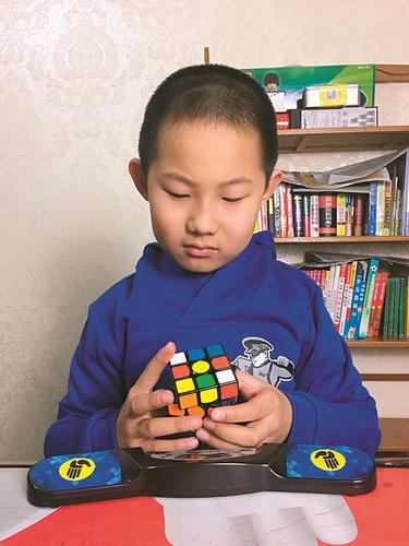 魔方高手的人是怎样学魔方的,魔方的秘诀三秒钟学会