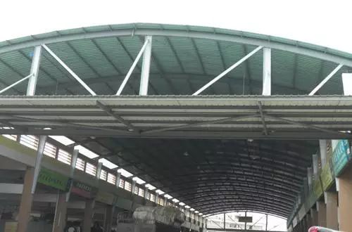 大雪后的爱车,大雪后如何清除车上的雪