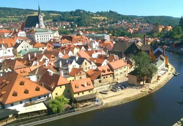 恋与制作人伴你身边,恋与制作人在你身边选谁比较好