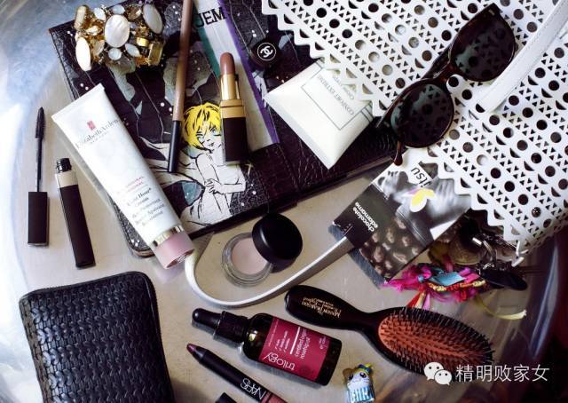 女孩子的包里到底装有什么,女人的包里都装什么