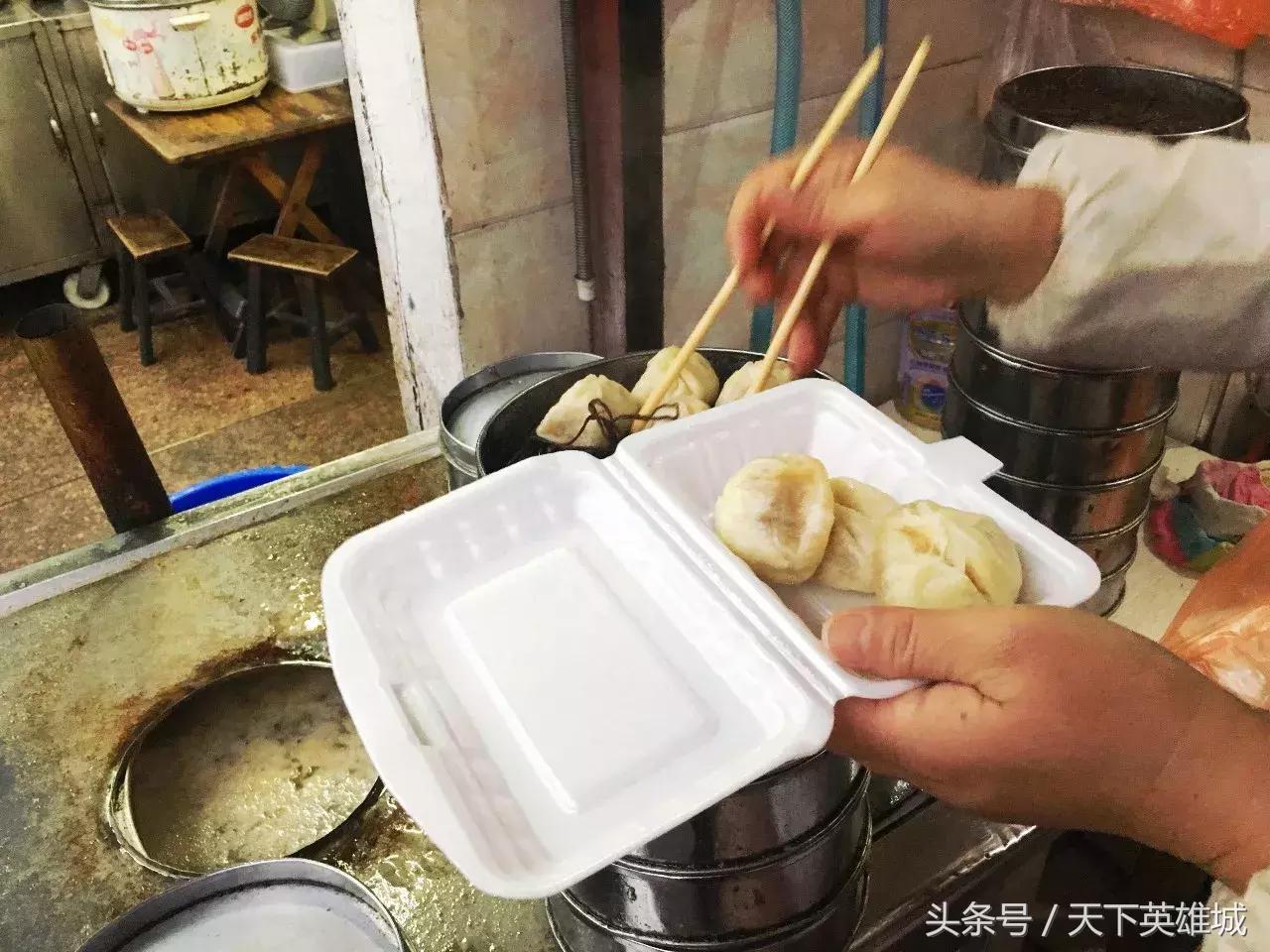 短短一条三百米的街，竟让人从白天走到黑夜……