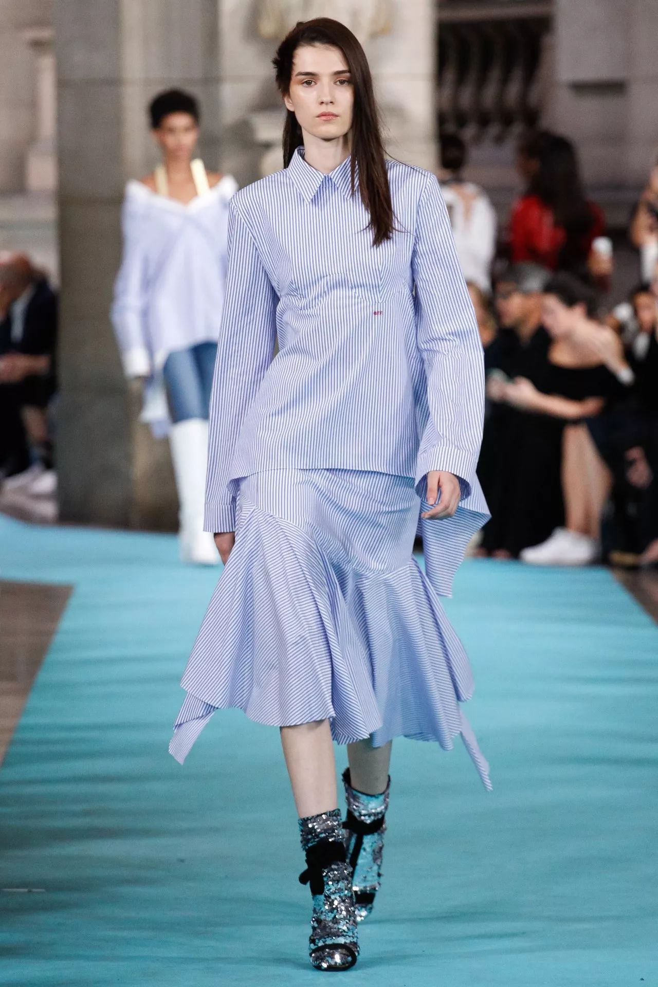 小熊袜怎么搭配好看,袜子小腿袜如何搭配好看