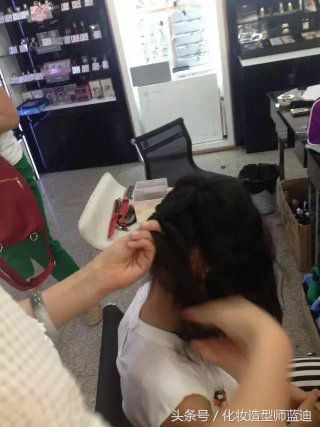 编发教程拉拉队,三股瀑布辫编发步骤图解