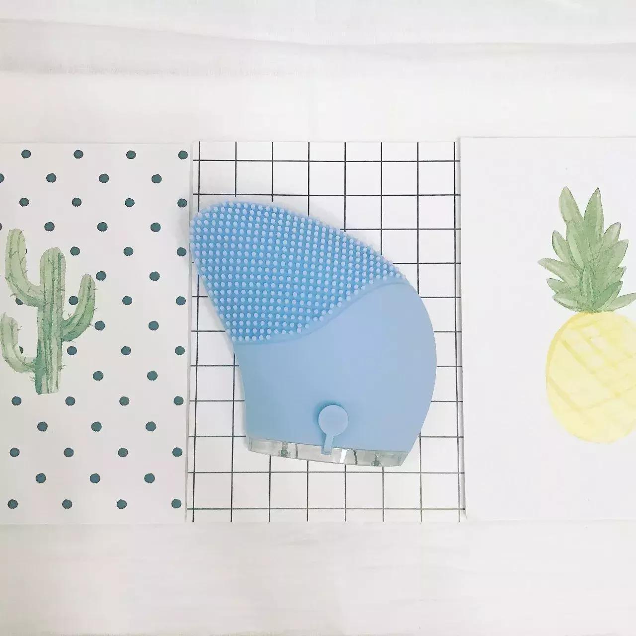 这款洁面仪超火让你的脸更加洁净,价格相对平民而且好用的洁面仪