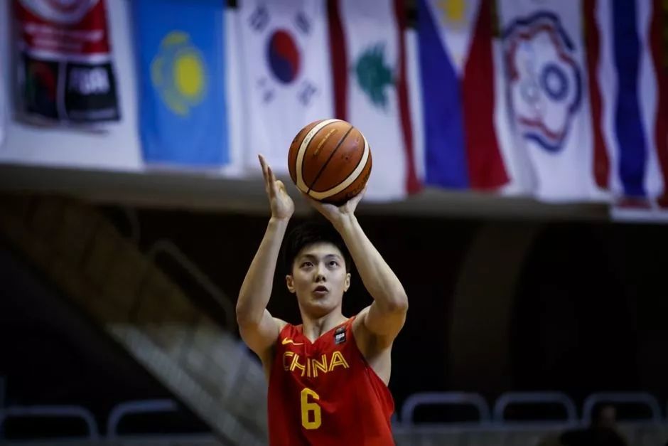 6岁爱上篮球19岁征战CBA第八位*疆新**籍国手的追梦之旅