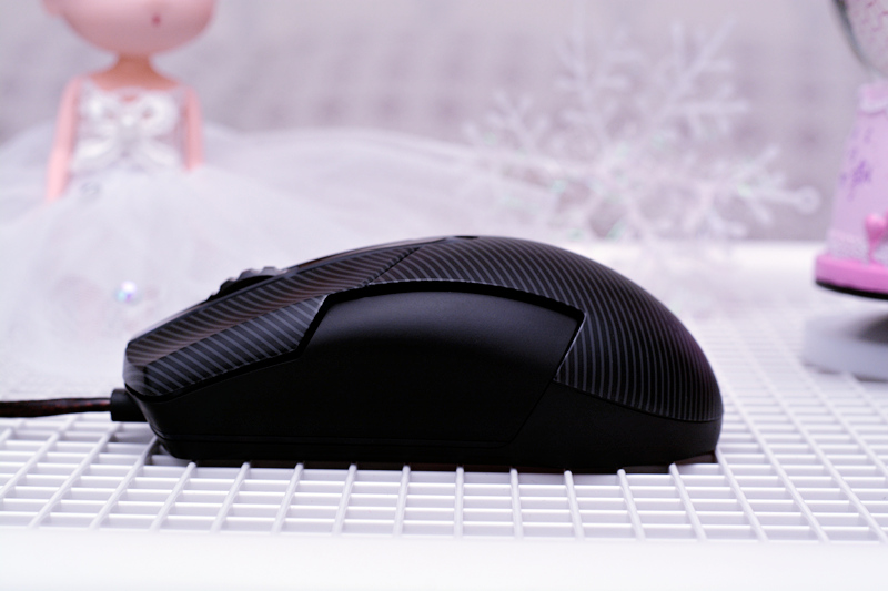 如果说樱桃是买盒子送键盘,那I-ROCKS锆Zr-60算是买盒子送鼠标了