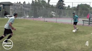 足球运球过人的方法及技巧,足球五人制过人小技巧简单