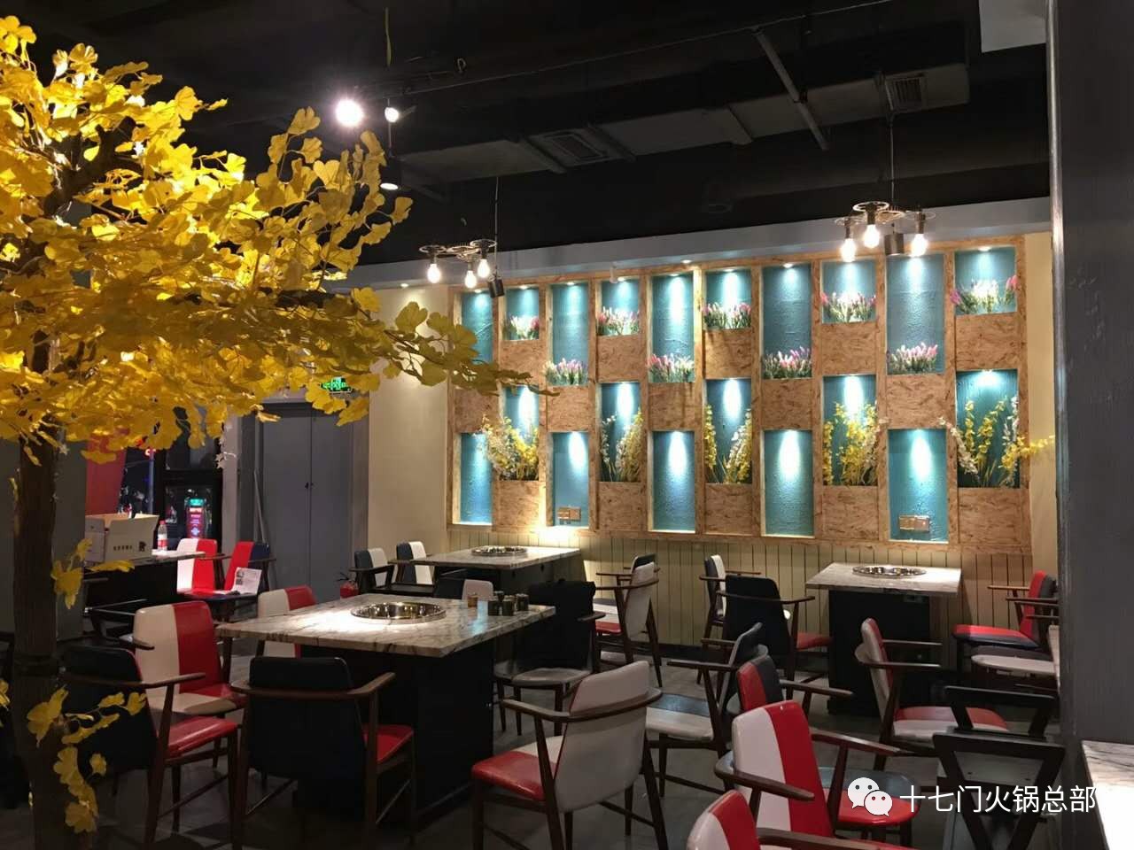 重庆特色火锅加盟店如何吸引顾客？