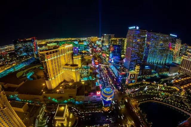 拉斯维加斯旅游吃饭 (拉斯维加斯赌城游记)