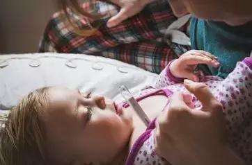 宝宝发烧十大忌,宝宝发烧该不该就医