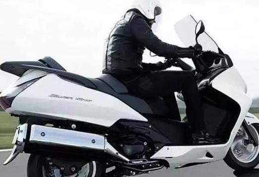 当踏板摩托车电瓶没电时该怎么办,踏板摩托车充手机充不进电怎么办