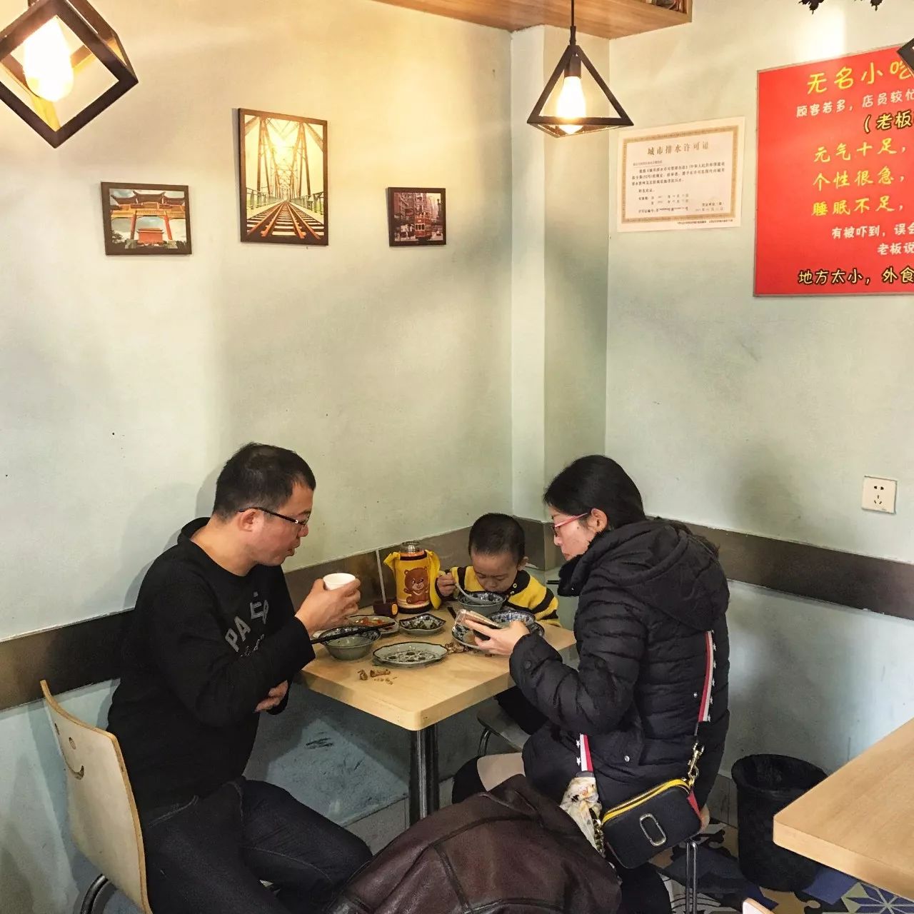 南京有名的新街口小吃街,南京新街口明瓦廊美食街旅馆