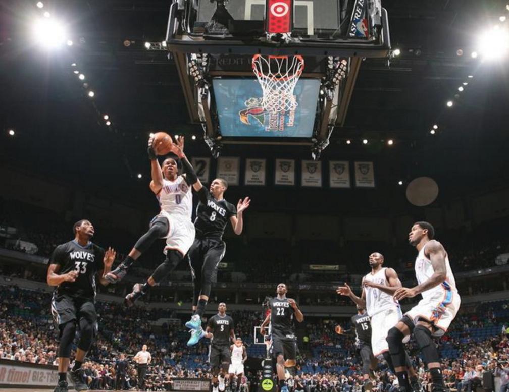 摇摆上篮威少,扭麻花上篮