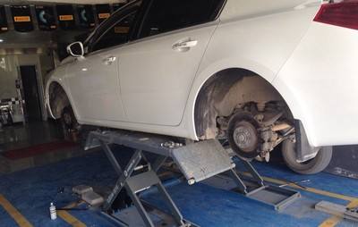 十万公里换刹车片吗,开了十几万公里的车没换过刹车片