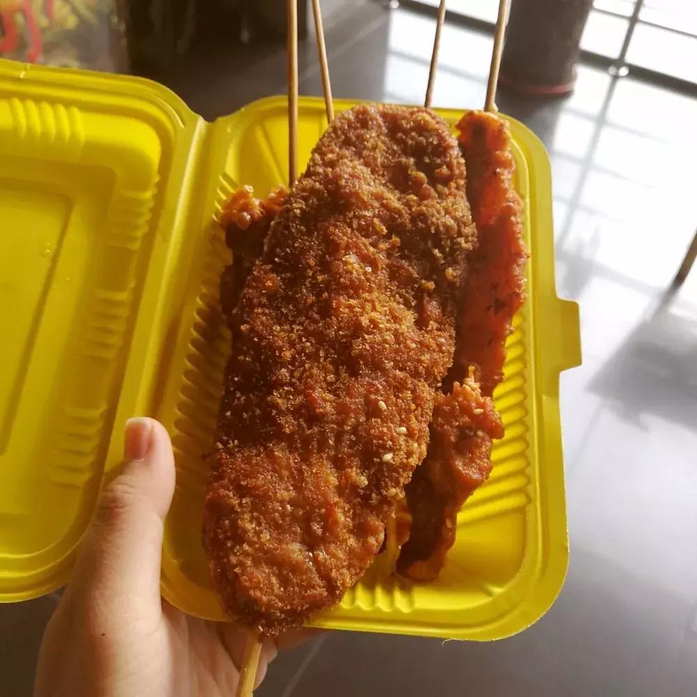 一家刚开业的小吃店,夫妻开了一家臭豆腐小吃店