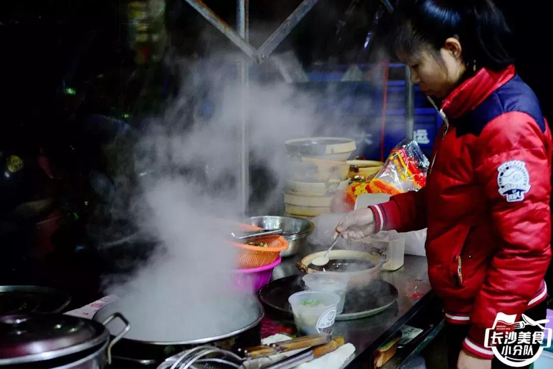 冷醉哒的长沙，城东夜宵聚集地里藏着一碗温暖的湘阴炖肠~