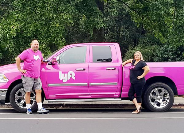 有了车真可以糊口没问题?来看看美国人如何用车养活自己