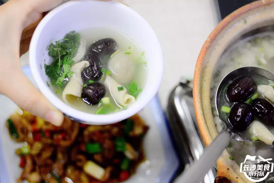 冷醉哒的长沙，城东夜宵聚集地里藏着一碗温暖的湘阴炖肠~