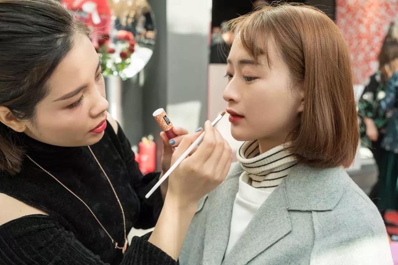 少女梦中挥之不去的彩爆巨人国闪现魔都,仅限3天!