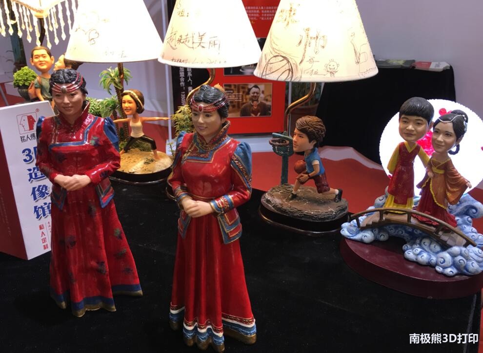 丈母娘说，电视播出美国3D打印人像，特火，可引进来