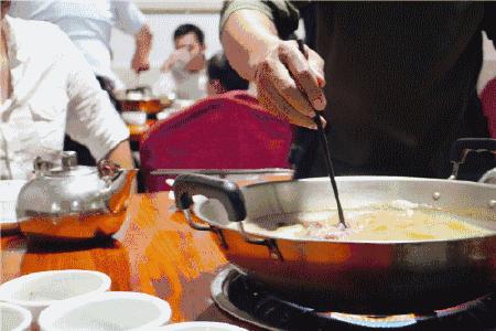 热气腾腾驴肉火锅看着就好吃,特色滋补驴肉火锅