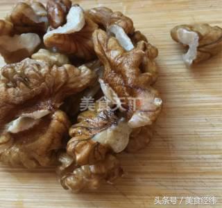 韭菜炒核桃的功效做法大全,韭菜炒核桃详细做法