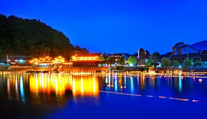 沈从文边城地方特色,沈从文边城指的是凤凰还是茶峒