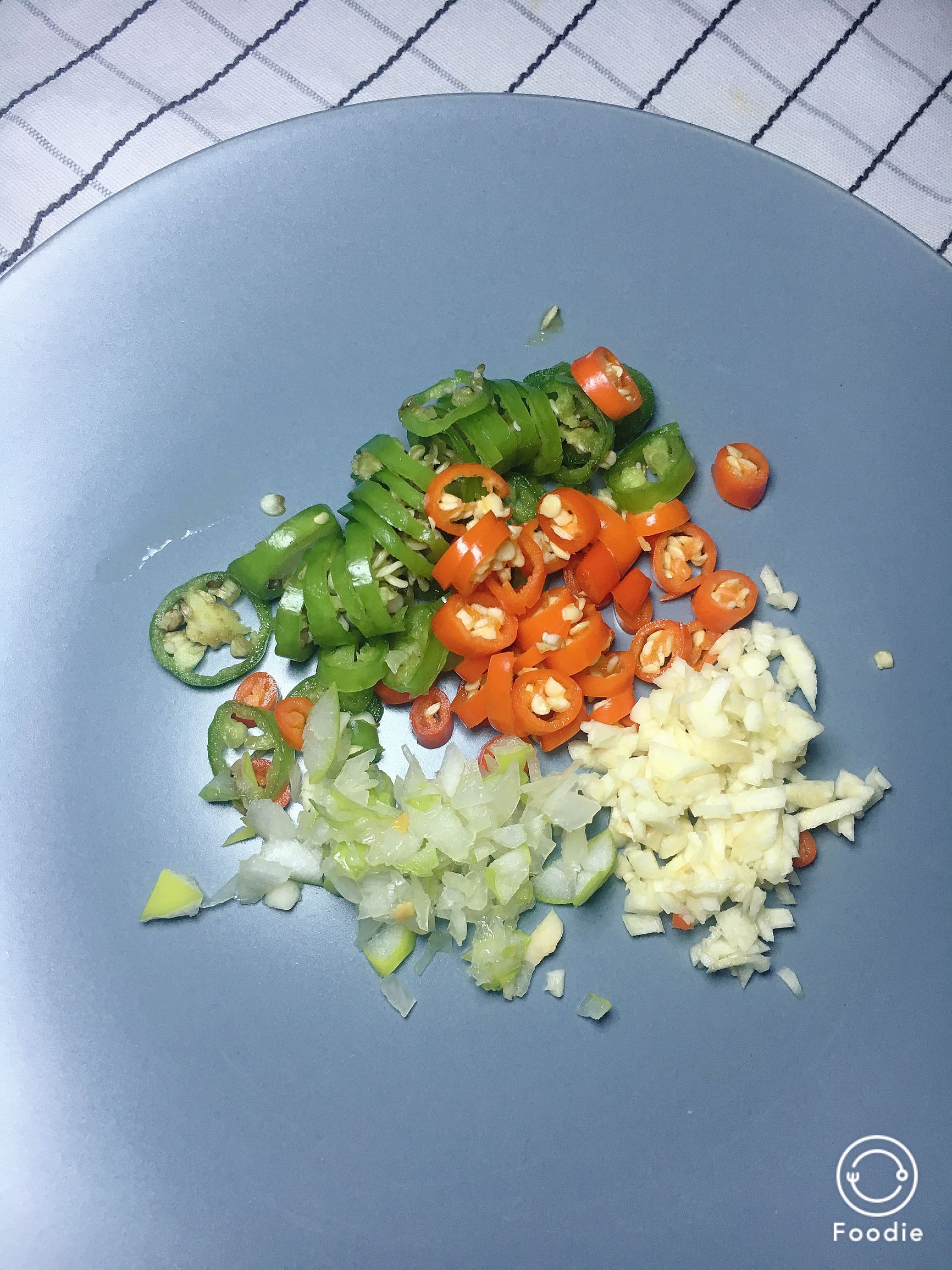 芹菜黄豆凉菜调料,凉拌芹菜黄豆怎么做