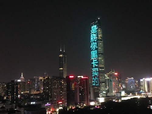 恋与制作人：壕破天际！全国女玩家包下高楼广告为李泽言庆生