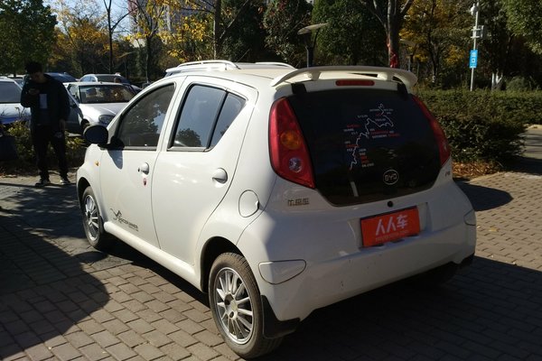 比亚迪f02015款1.0l炫酷型配置,比亚迪f0amt