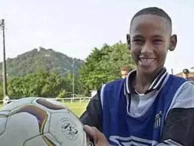 从平民窟里出来的百万富翁,从贫民区走出的巨星